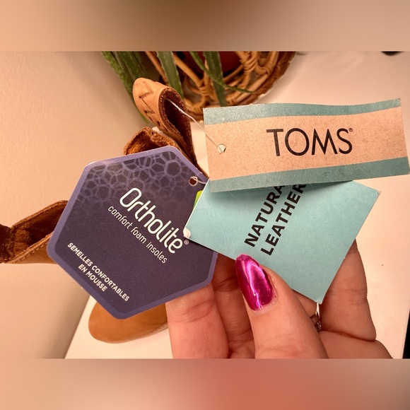 TOMS Dakota Chelsea Boots Women 8 Tan Water Resistant Leather NWT Lug Sole - Picture 11 of 14